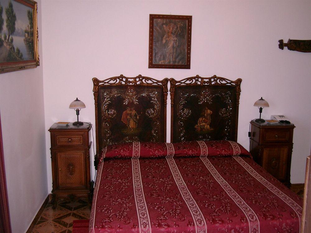 Hotel La Riva Джардини Наксос Екстериор снимка