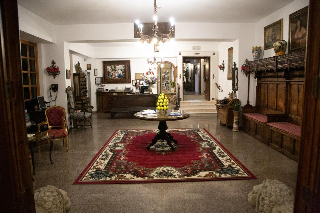 Hotel La Riva Джардини Наксос Екстериор снимка