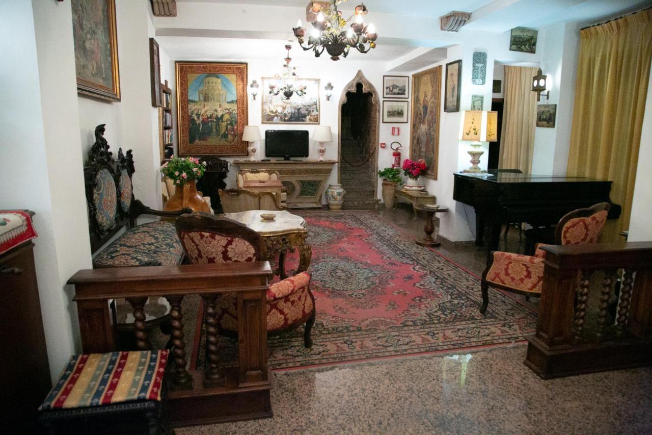 Hotel La Riva Джардини Наксос Екстериор снимка