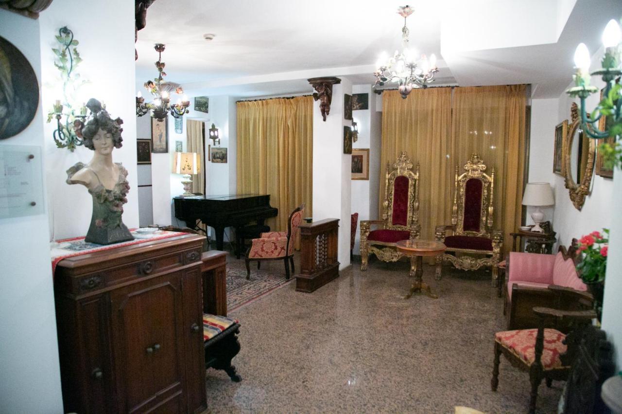 Hotel La Riva Джардини Наксос Екстериор снимка