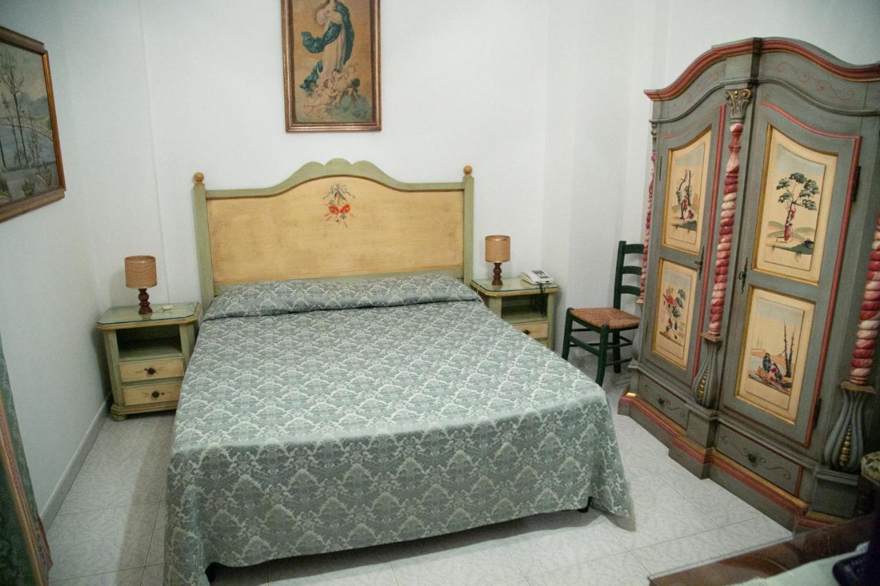 Hotel La Riva Джардини Наксос Екстериор снимка