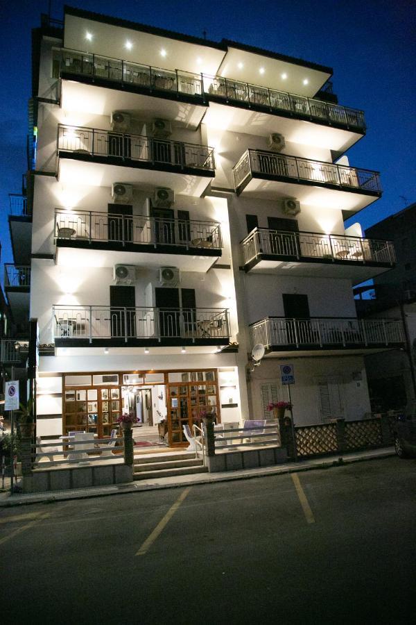 Hotel La Riva Джардини Наксос Екстериор снимка