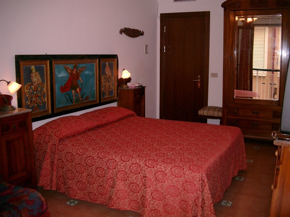Hotel La Riva Джардини Наксос Екстериор снимка