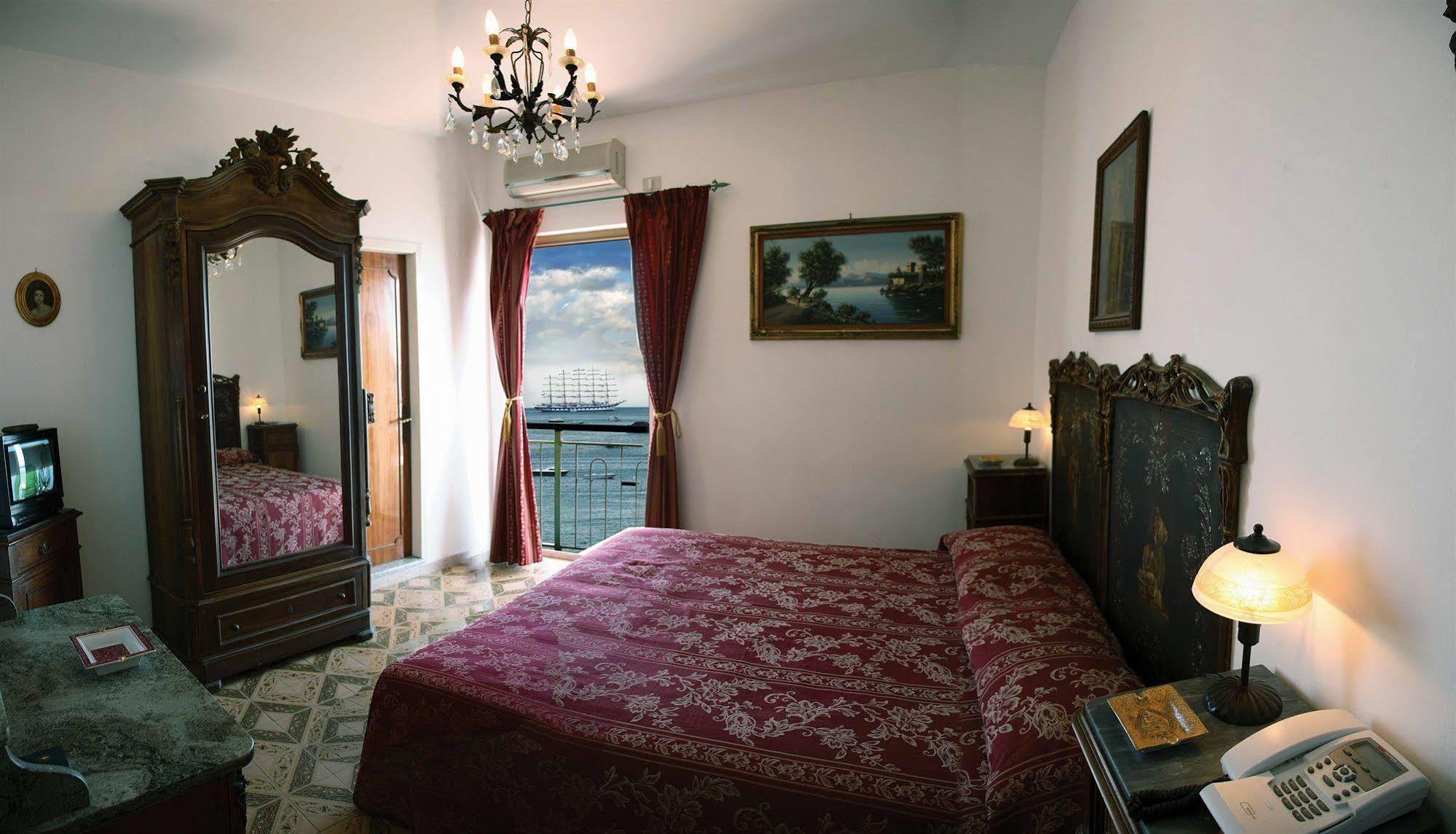 Hotel La Riva Джардини Наксос Екстериор снимка