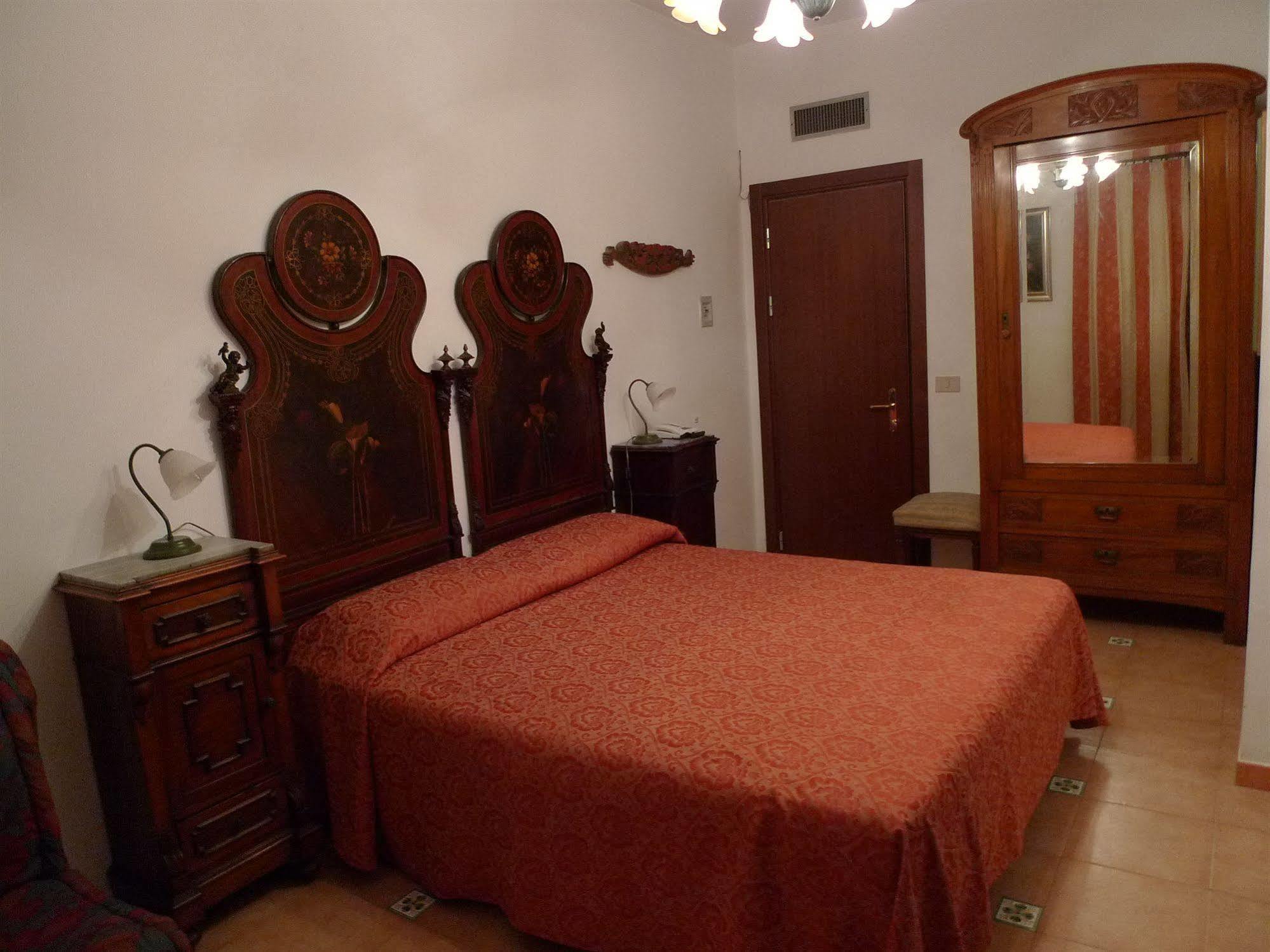 Hotel La Riva Джардини Наксос Екстериор снимка