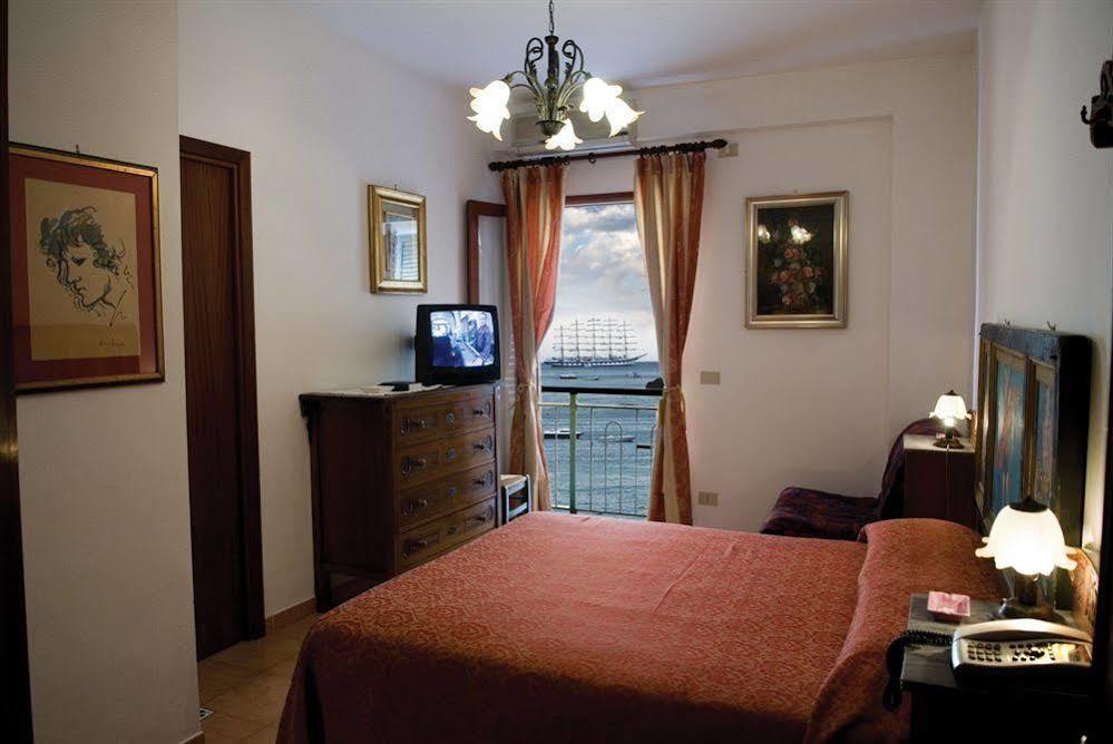 Hotel La Riva Джардини Наксос Екстериор снимка
