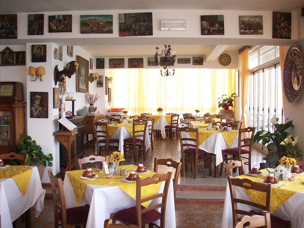 Hotel La Riva Джардини Наксос Екстериор снимка