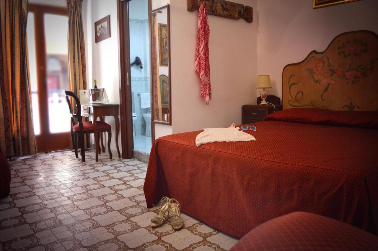 Hotel La Riva Джардини Наксос Екстериор снимка
