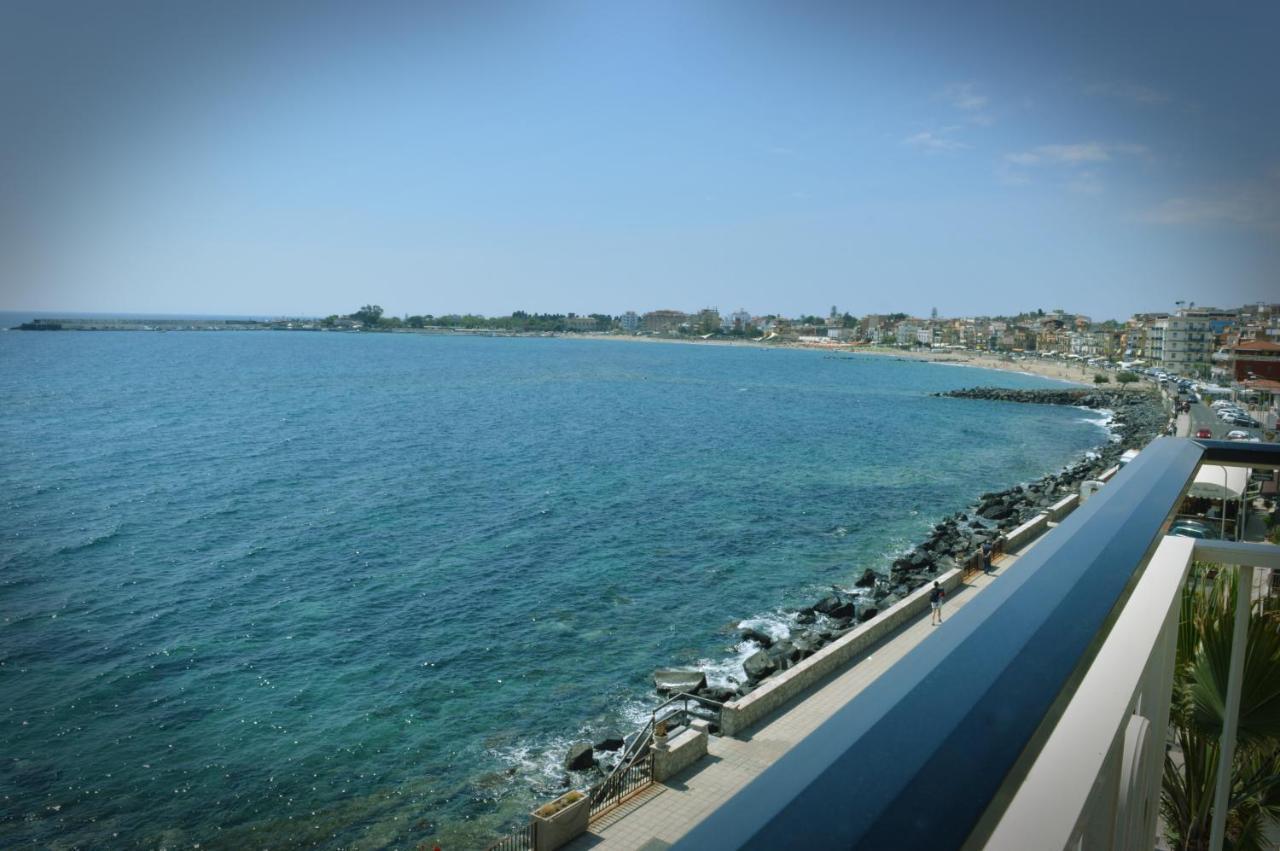Hotel La Riva Джардини Наксос Екстериор снимка