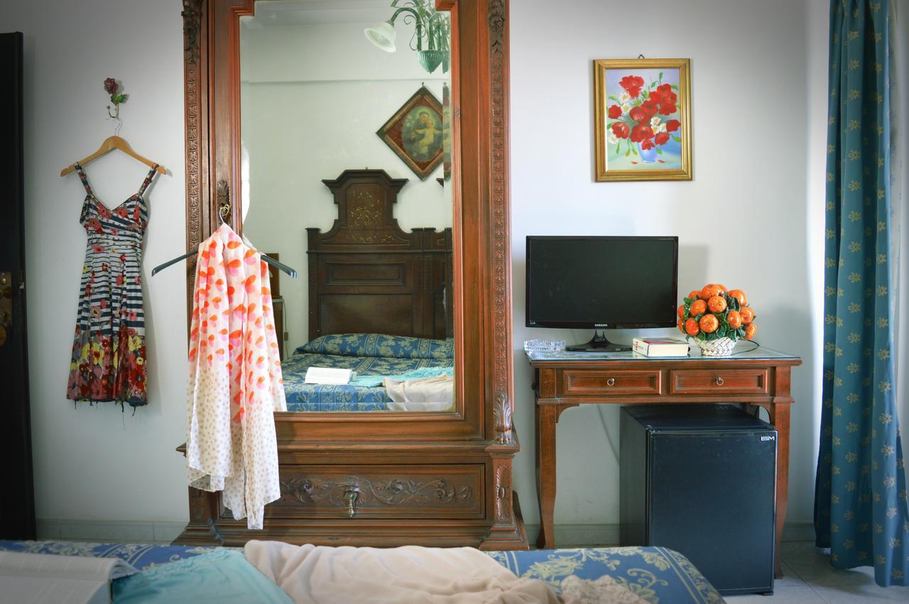 Hotel La Riva Джардини Наксос Екстериор снимка