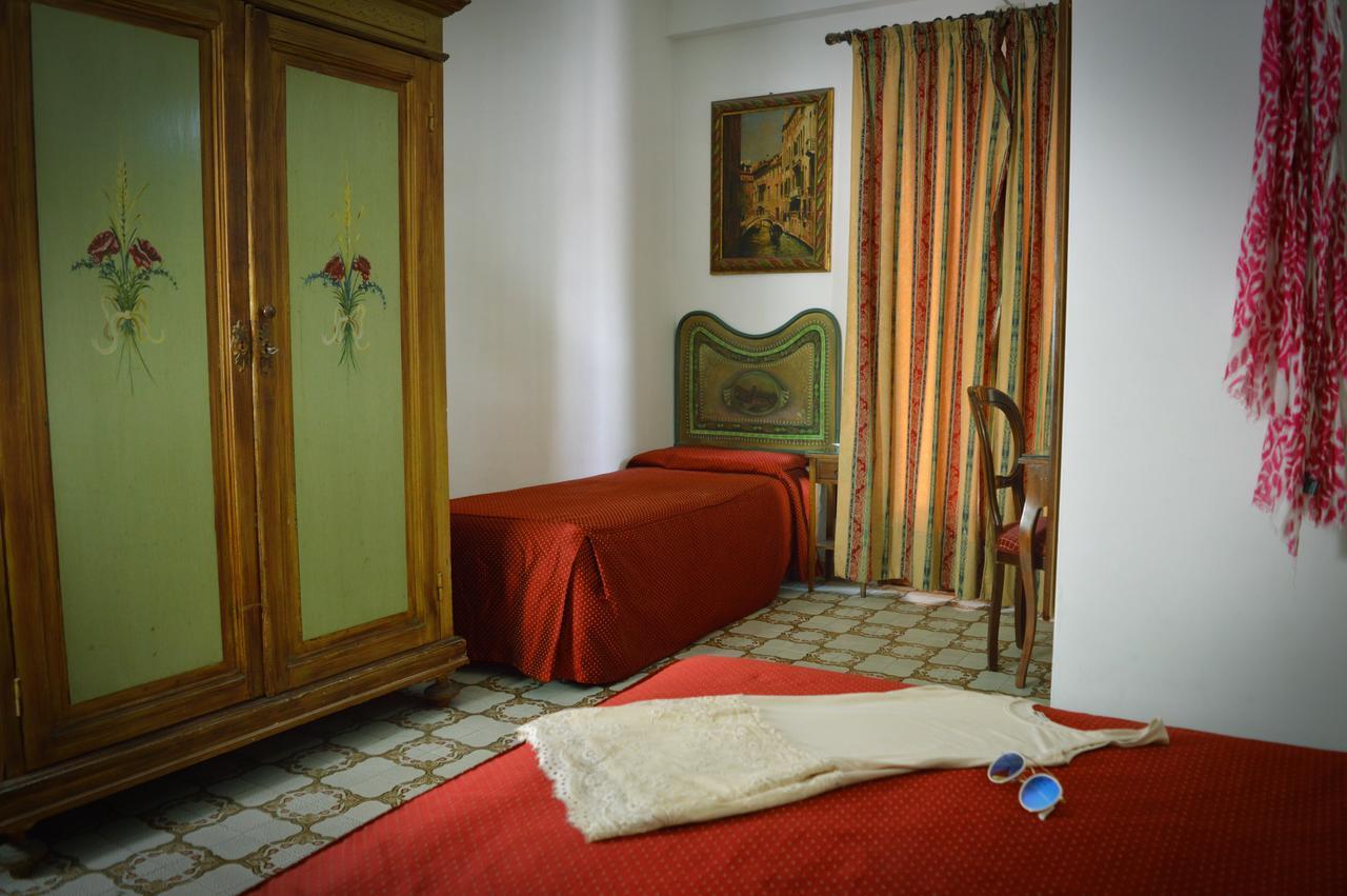 Hotel La Riva Джардини Наксос Екстериор снимка
