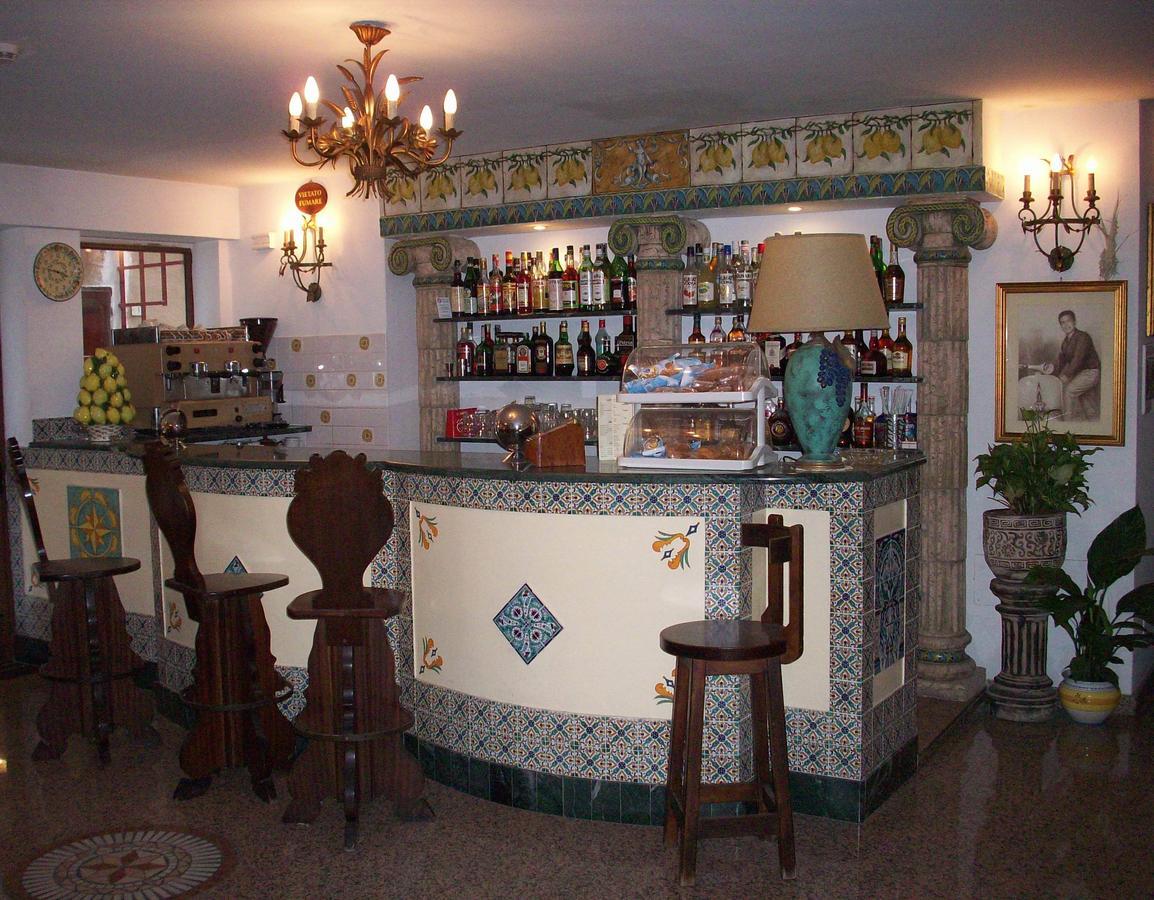 Hotel La Riva Джардини Наксос Екстериор снимка